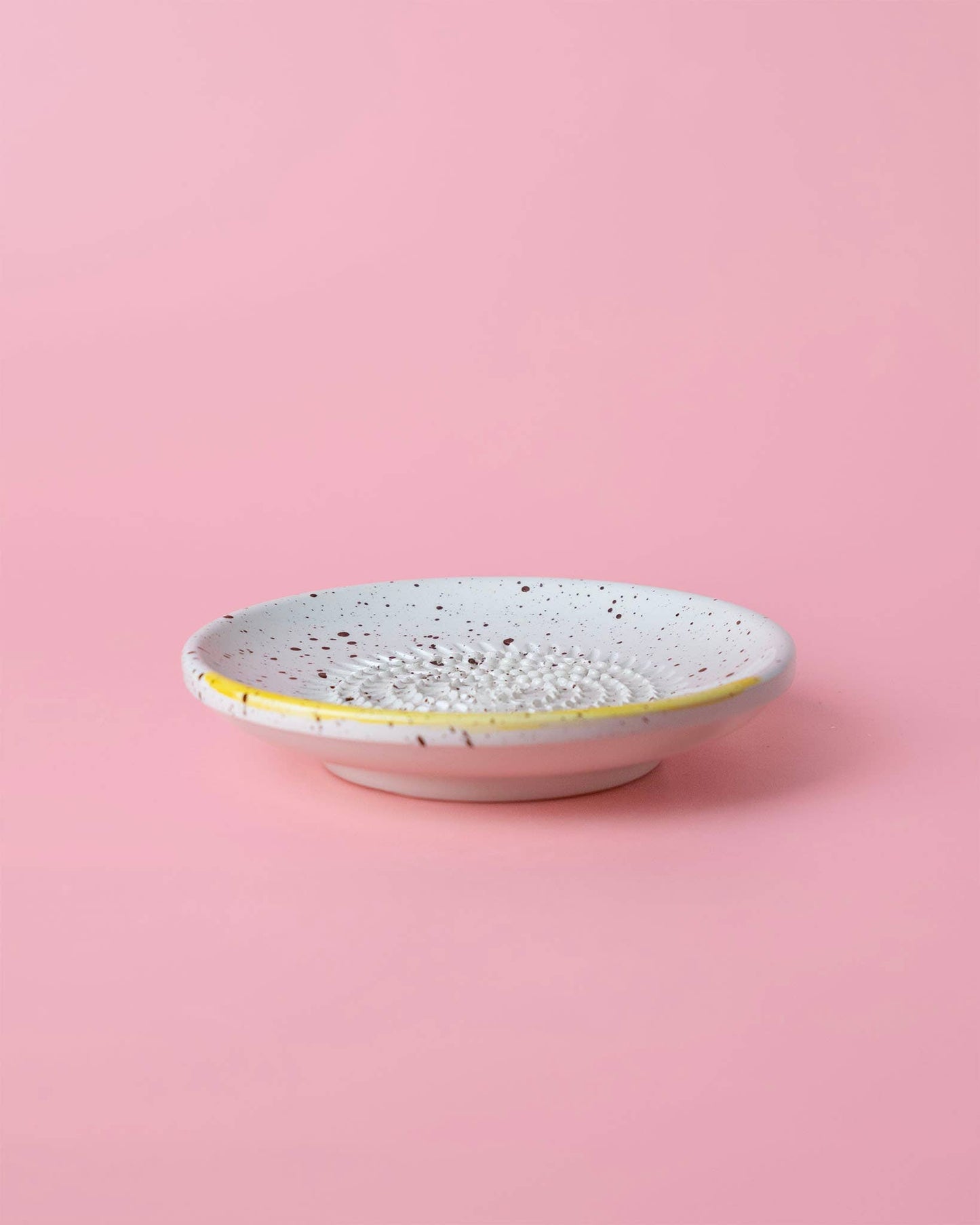 Ceramic Garlic Grater Plate - Small Yellow & White - Cinnamon