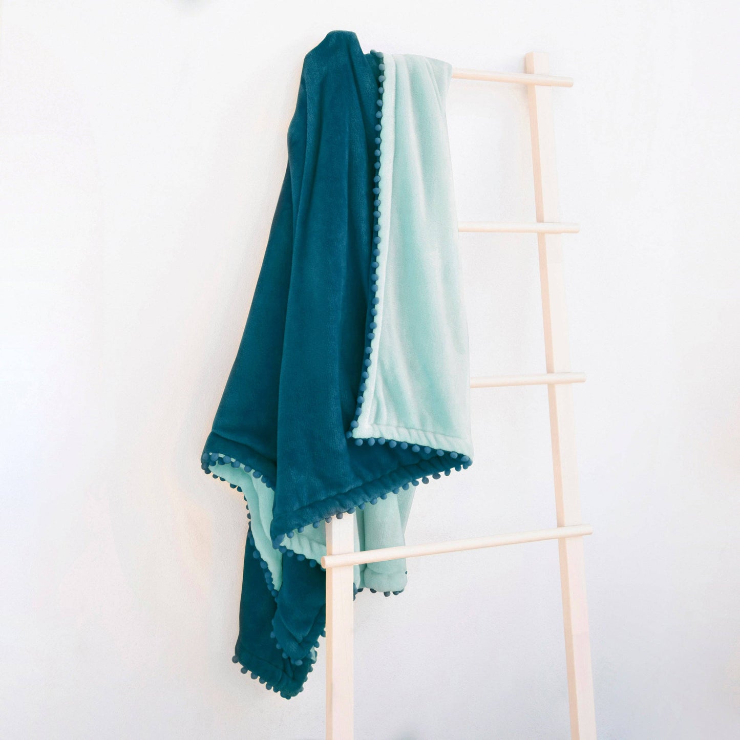 Bromelia Blanket (Blue/Light Aqua)
