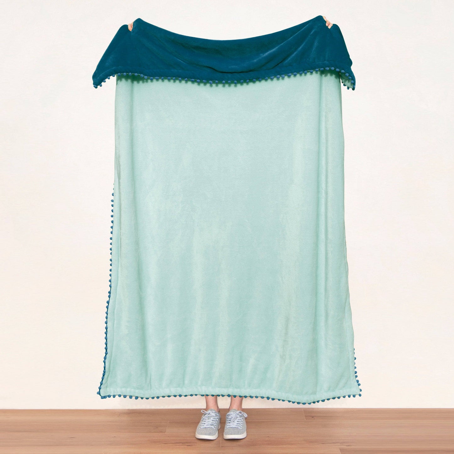 Bromelia Blanket (Blue/Light Aqua)