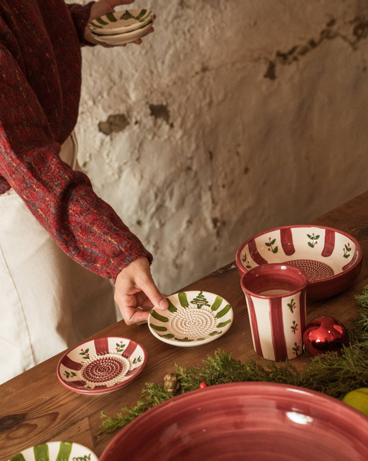 Ceramic Garlic Grater Plate: Small- Holly