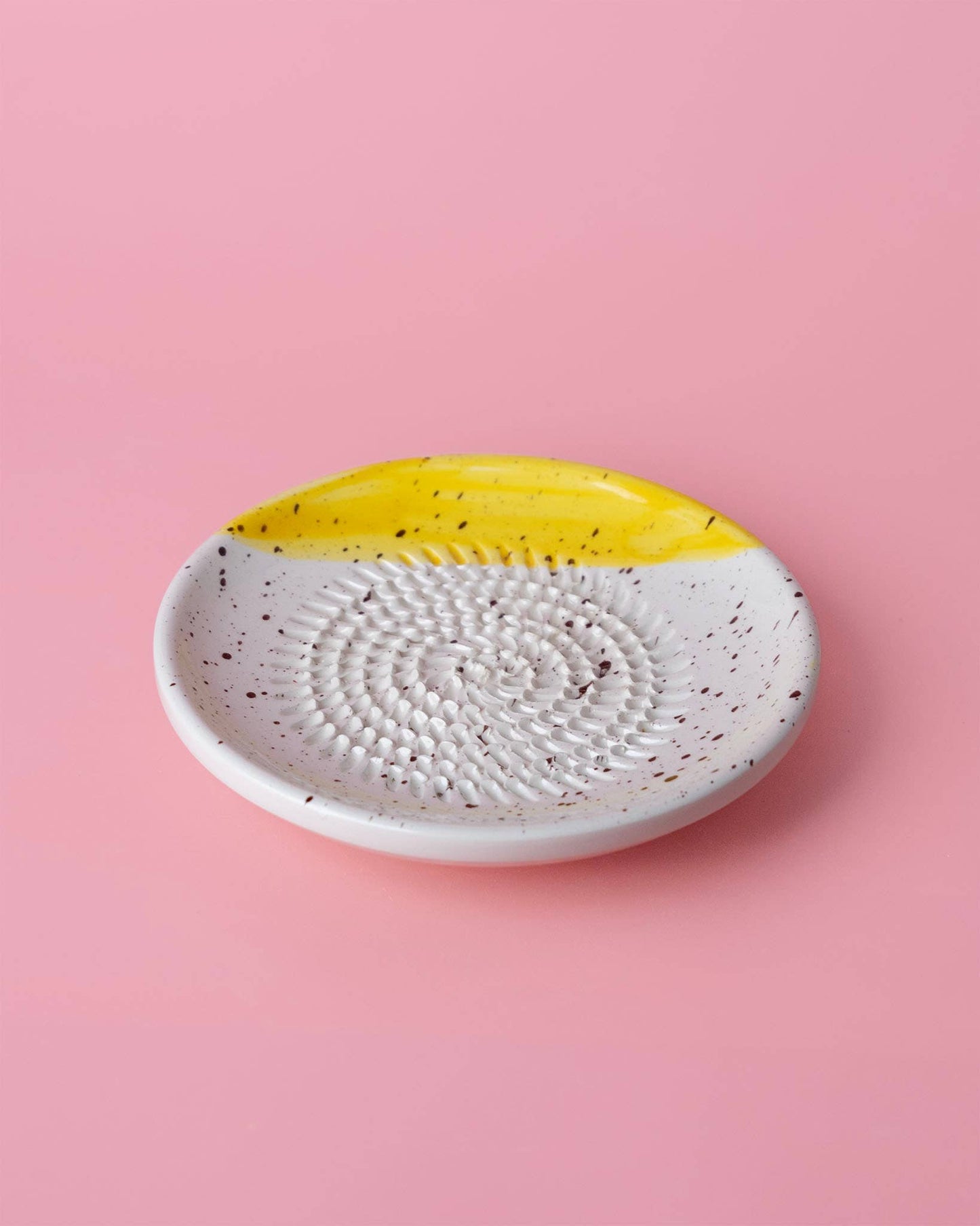 Ceramic Garlic Grater Plate - Small Yellow & White - Cinnamon