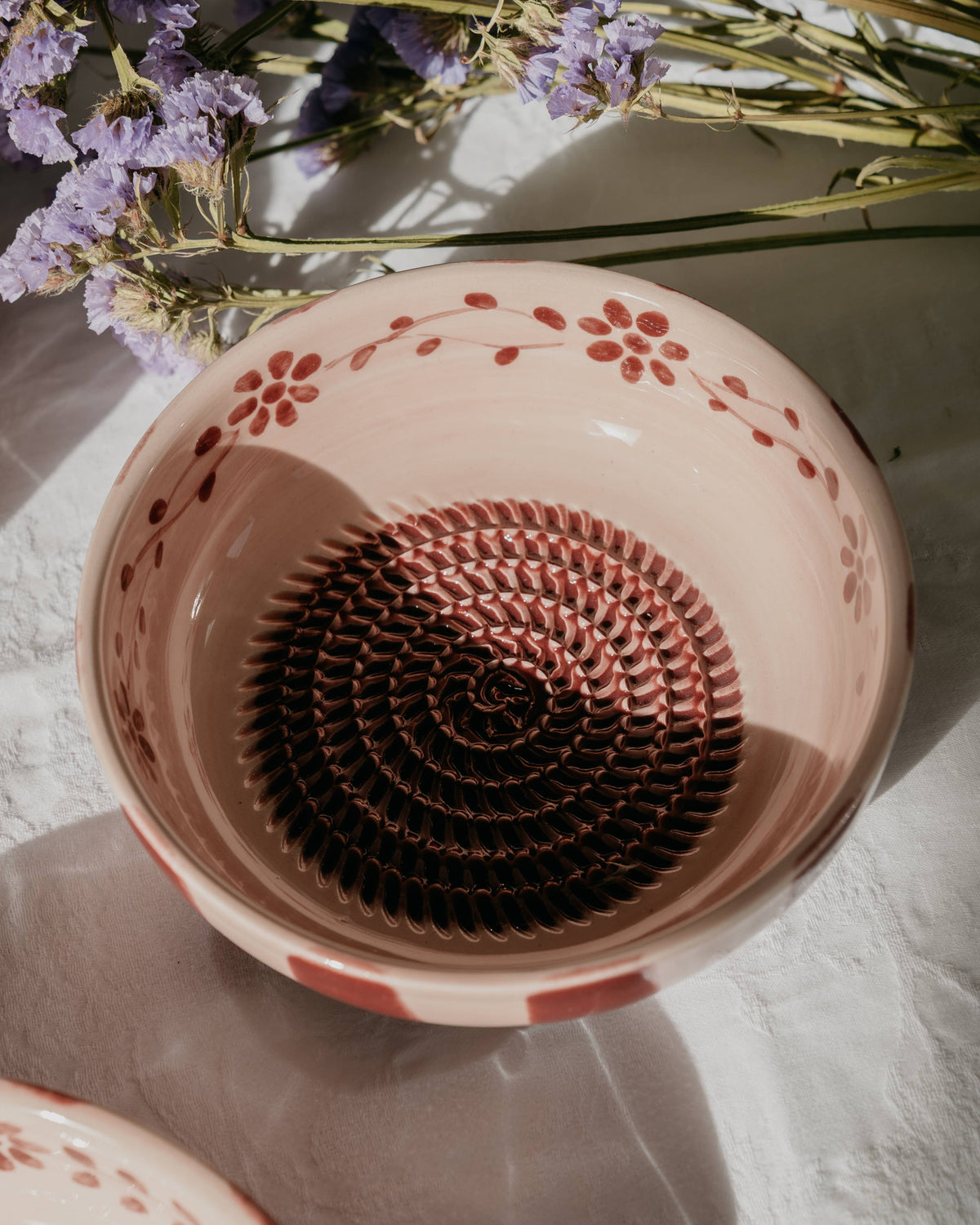 Ceramic Garlic Grater Bowl - Medium Pink